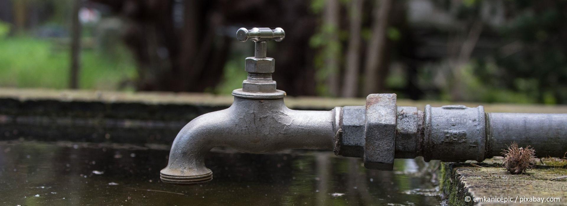 Wasserhand Foto emkanicepit auf pixabay.com